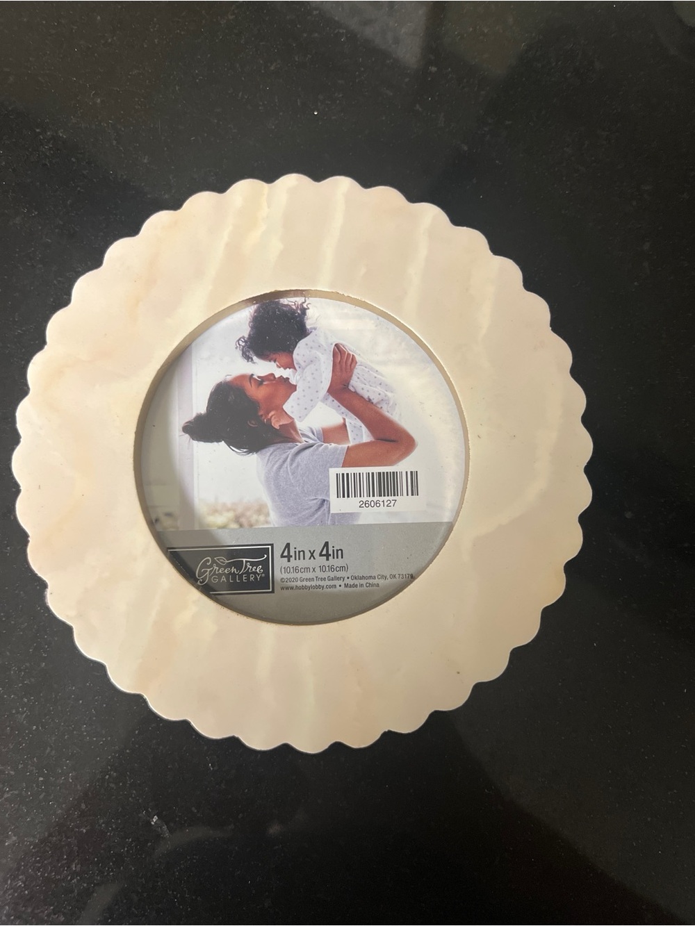 Green Tree Gallery Scalloped Round 4x4 Picture Frame Cream Gold NWOB